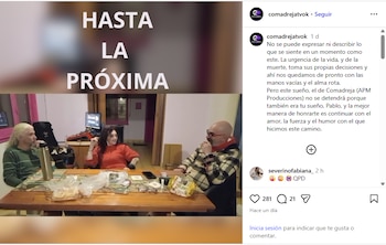 Captura de pantalla de Instagram con el texto 'HASTA LA PRÓXIMA', tres personas sentadas en una mesa, un termo, objetos, monitores y teclado