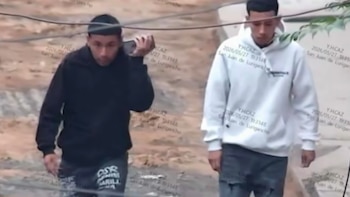 Detienen a alias ‘JJ’, presunto sicario de 18 años, cuando habría intentado atacar un bus en SJL. (Foto: Captura video/Latina Noticias)