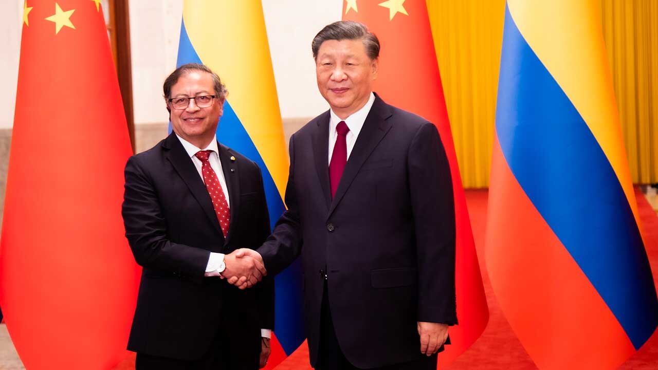 El presidente de Colombia, Gustavo Petro junto al presidente de la República Popular China, Xi Jinping, durante su visita al país asiático en 2023 - crédito Presidencia de la República de Colombia