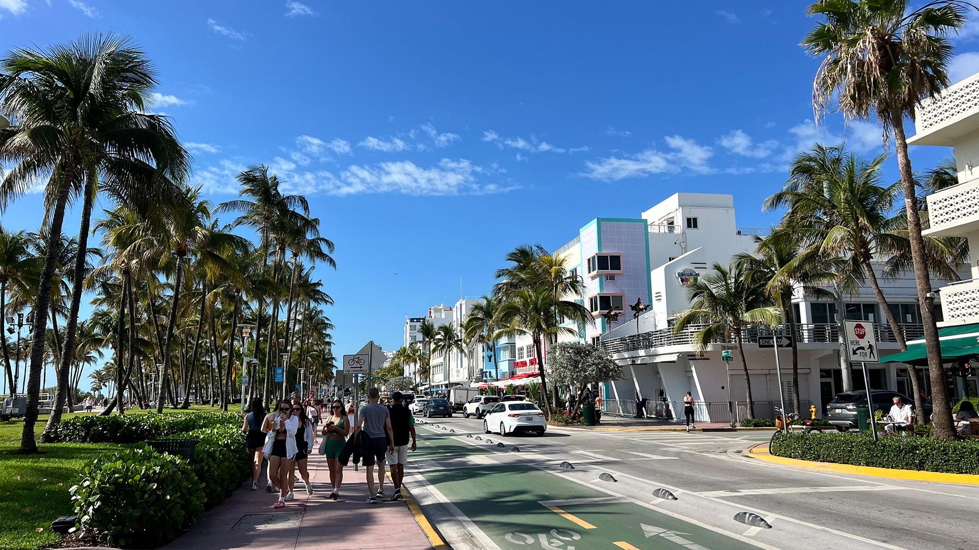 La ola de calor en Miami incrementa el riesgo de golpes de calor, deshidratación y agotamiento, en especial entre adultos mayores, niños y personas con enfermedades crónicas. (Opy Morales)