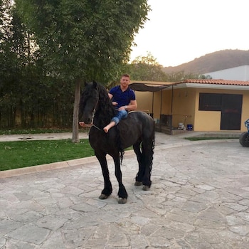 Espartano es especialista en bailar