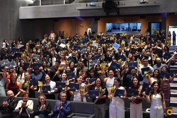 El 76,7% de los profesionales continúa su formación académica tras obtener el título universitario. Fuente: Universidad de Costa Rica