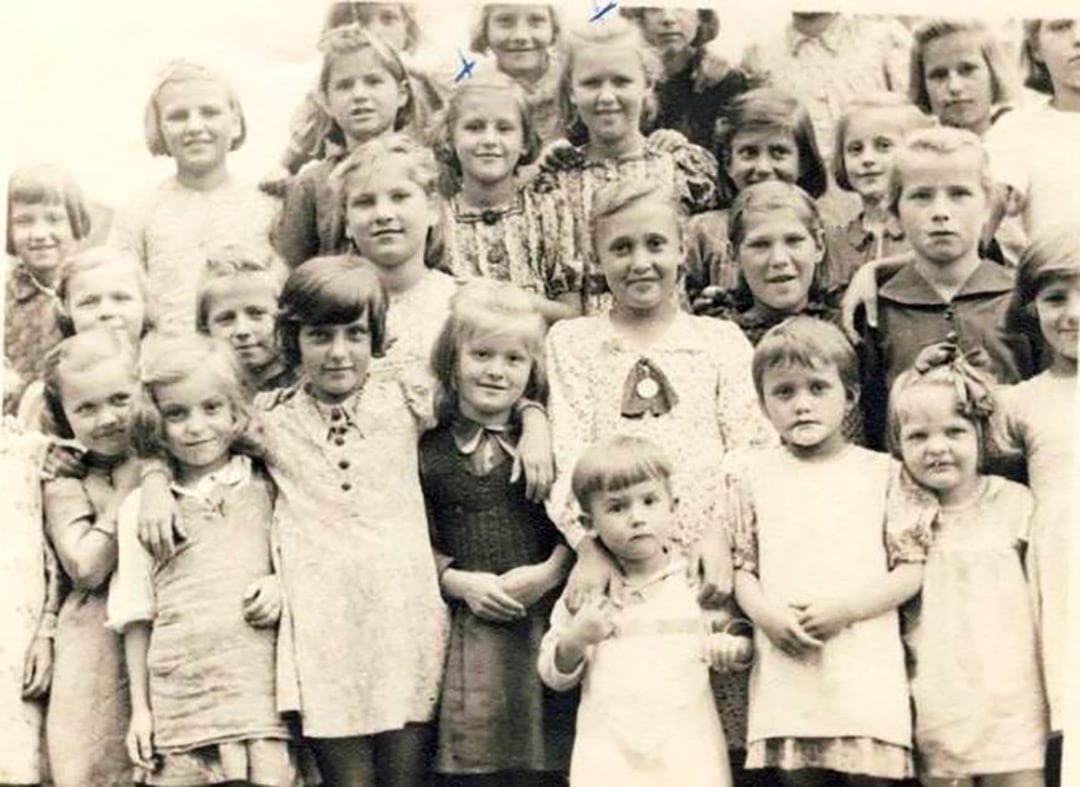 En 1945, el Tercer Reich se derrumbó. Los registros del programa Lebensborn fueron destruidos en su mayor parte