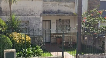La casa en donde fue encontrado el cuerpo de la víctima (Facebook: info.sur)