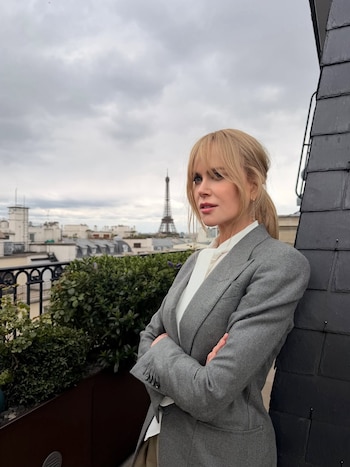 El corte de flequillo texturizado de la actriz marcó tendencia en la industria de la moda global (@nicolekidman)
