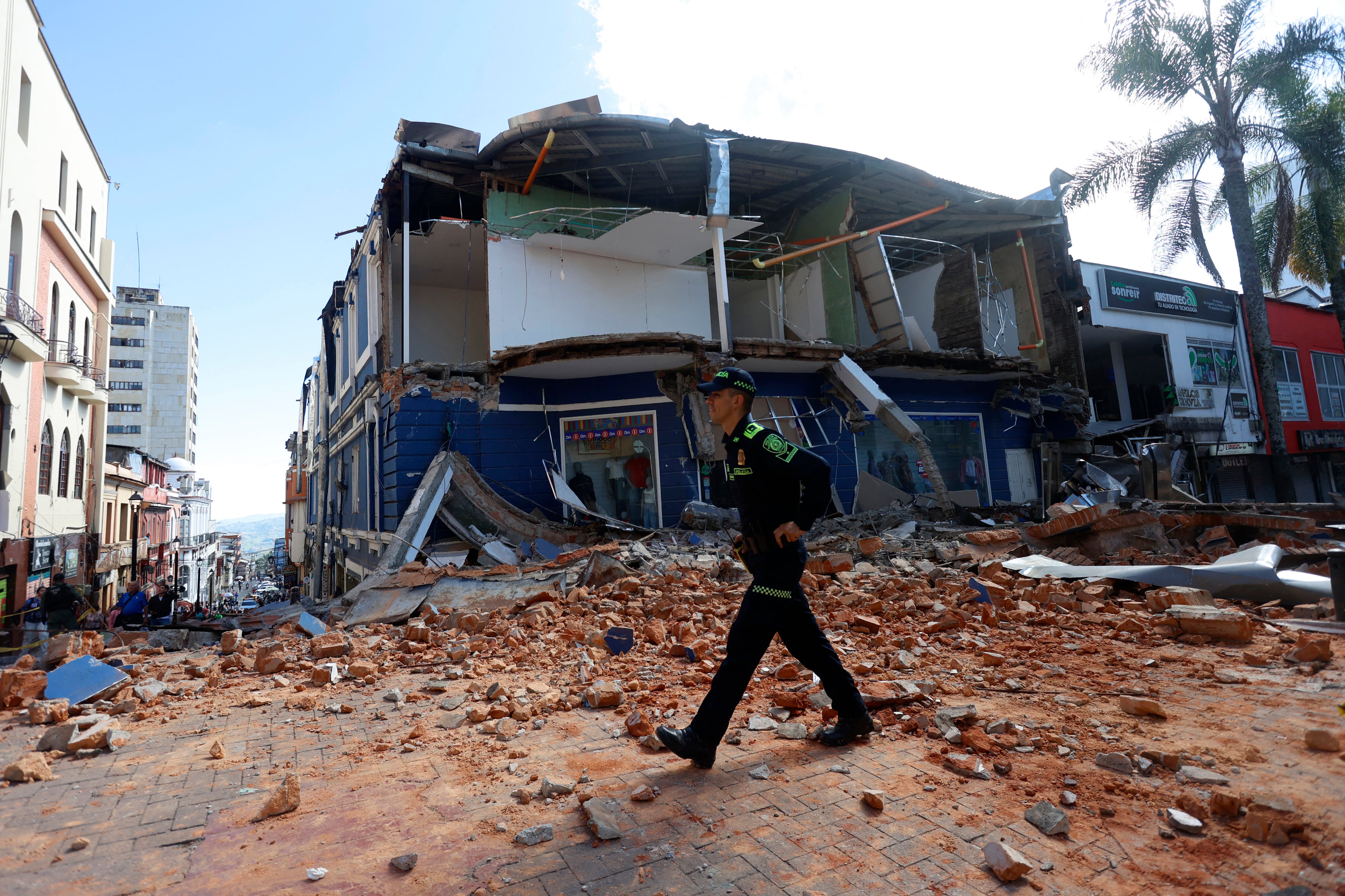 Sismo de 7,4 sacude a Colombia y deja daños materiales en varias ciudades