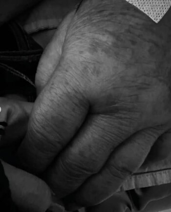 La noticia fue acompañada de