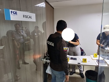 La denuncia fue presentada por el Ministro del Interior contra la fiscal Norma Cecilia Rodríguez Arboleda, quien en lugar de solicitar prisión preventiva pidió medidas sustitutivas para Marcos Armando Duarte Arévalo, alias “Pan de Piña”.