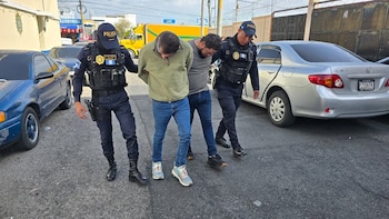 Guatemala: La PNC captura a cuatro personas por extorsión y robo agravado en la capital