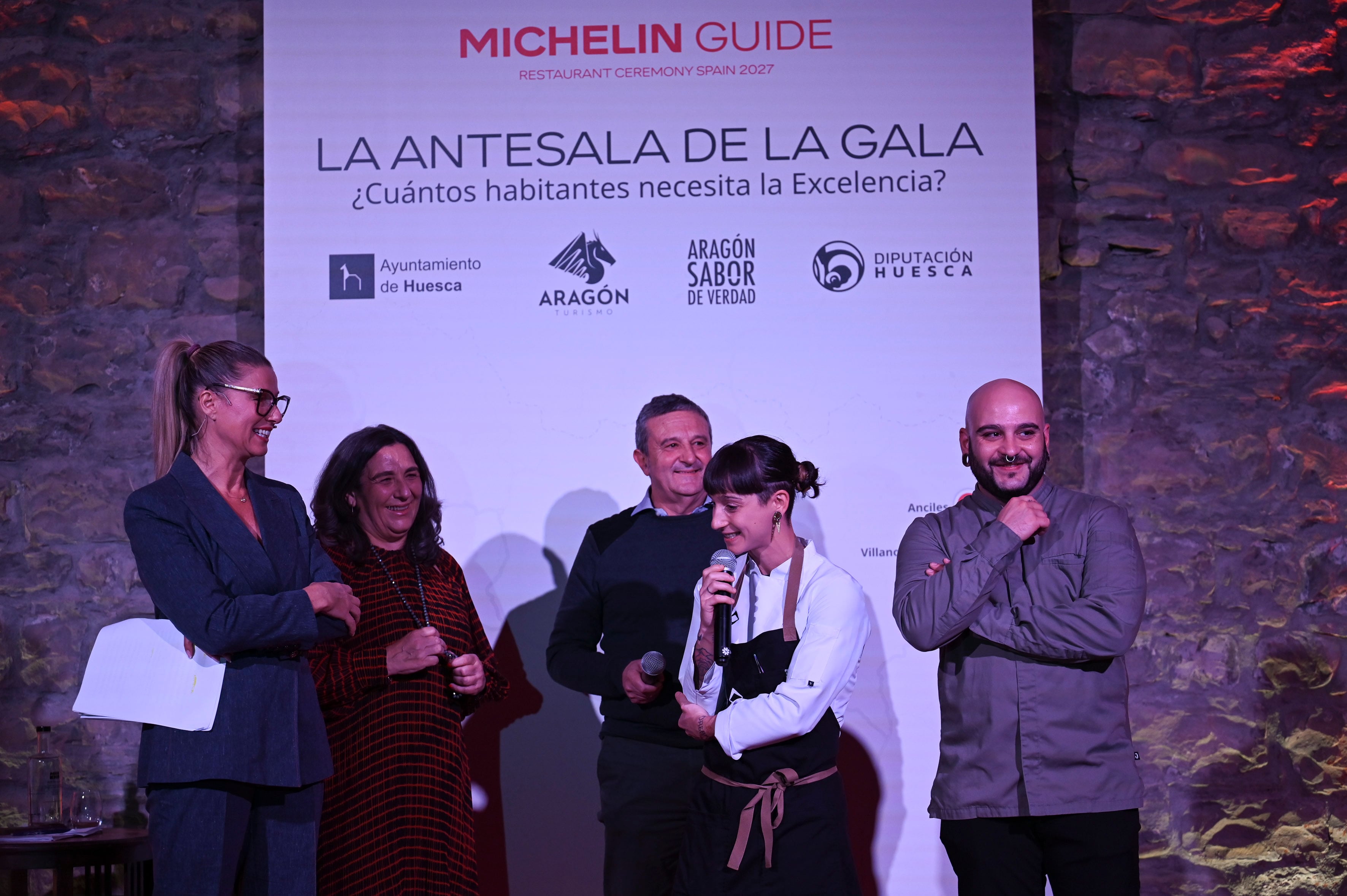 Anne Igartiburu en la antesala de la Gala Guía Michelin 2027, junto a los chefs Iris y Borja Jordan (Cedida)