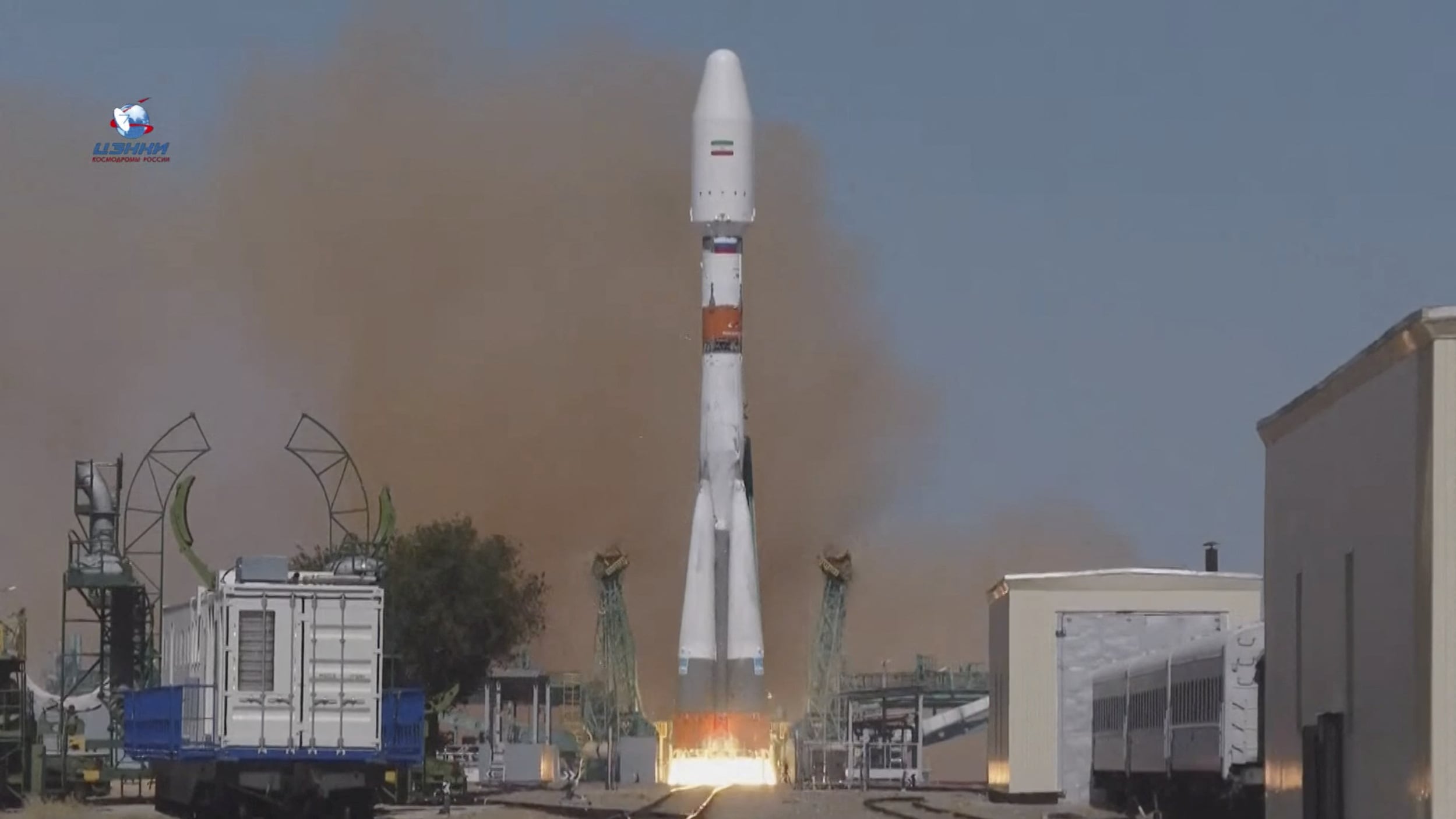 Un cohete Soyuz-2.1b despega desde el cosmódromo de Baikonur, Kazajistán, con el satélite iraní