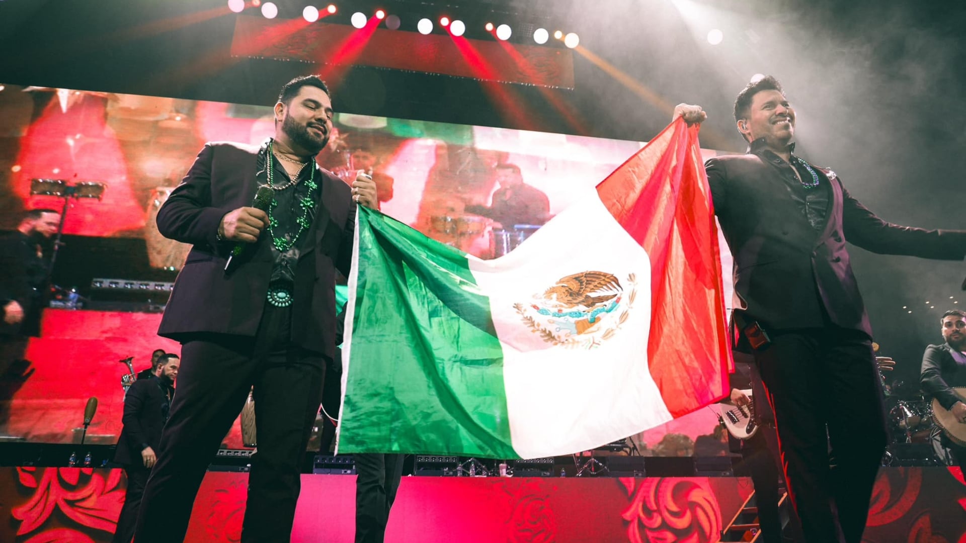 En el pasado la Banda MS encabezó los festejos de independencia en el Zócalo capitalino (Banda MS, Facebook)