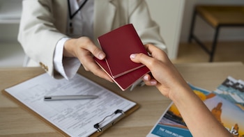 Condenado a prisión un hombre que se hizo pasar por gestor de extranjería, falsificó un documento y logró un permiso de residencia para una mujer nicaragüense