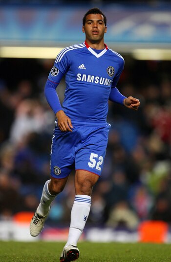 Jugó en Blackpool, Oldham, Bury,