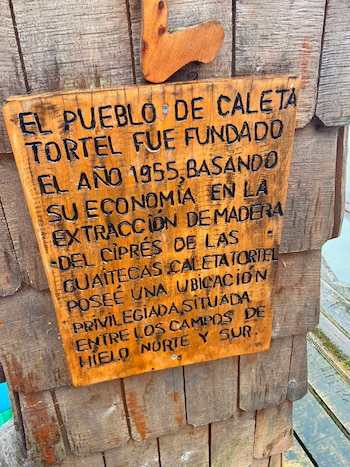 Un argentino en el único pueblo del mundo donde sus habitantes solo pueden moverse en pasarelas