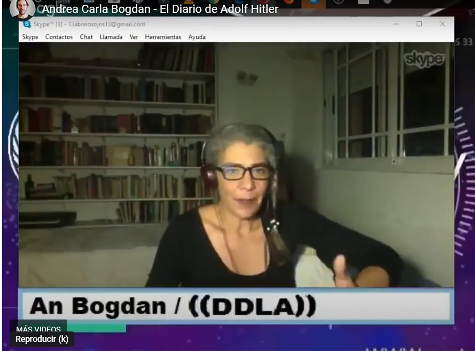 Andrea Bogdan durante la grabación de uno de sus videos de propaganda nazi