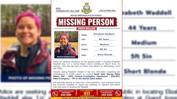 Cartel de persona desaparecida de Elizabeth Waddell con su foto, nombre, edad, complexión, altura, color de cabello y números de contacto policial