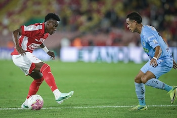 Independiente Santa Fe derrotó 2-1 a Jaguares en el partido aplazado de la fecha 7 de la Liga BetPlay 2026 - II crédito Cristian Bayona/Colprensa