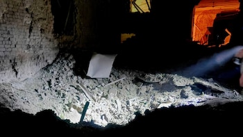 Como consecuencia del masivo ataque aéreo contra Sumy, un centro comercial, 5 tiendas, las ventanas de 10 edificios de gran altura, 3 casas particulares y 5 coches resultaron dañados (Créditos: Administración Militar de la Ciudad de Sumy)