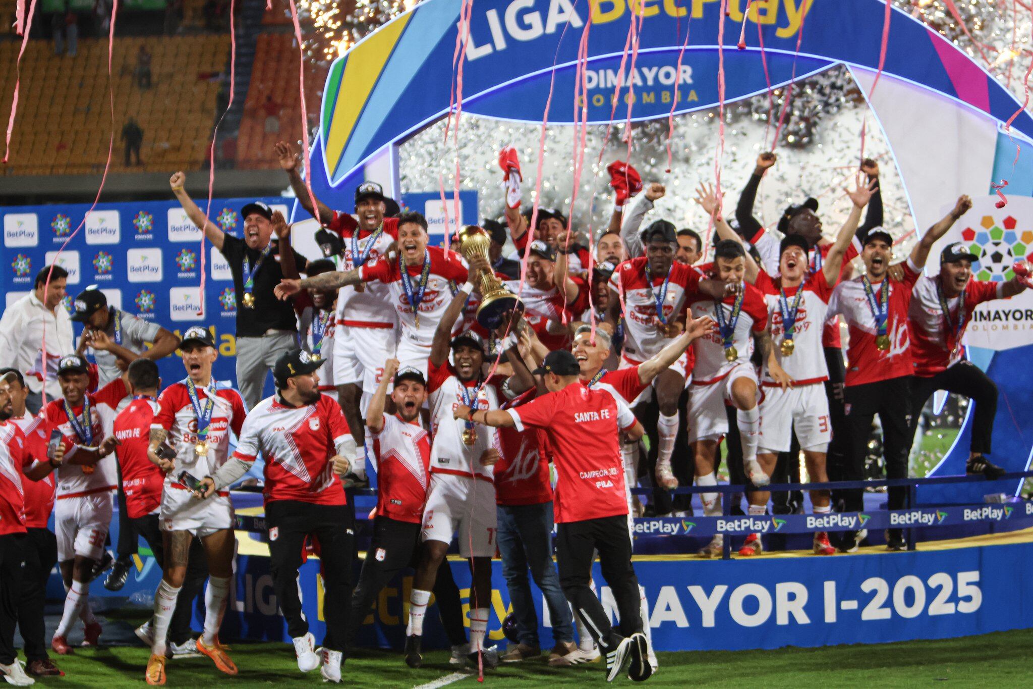 La jornada fue descrita como una de las celebraciones más masivas y emotivas en la historia reciente del fútbol bogotano - crédito @SantaFe/X