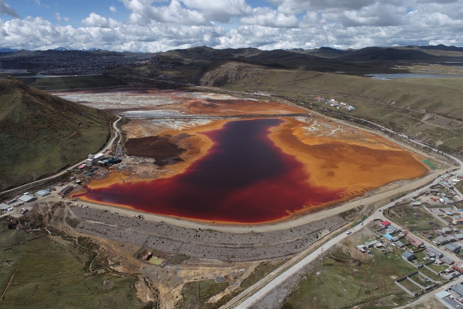 Una firma canadiense convertirá uno de los mayores depósitos mineros de Perú en fuente de oro, zinc y cobre