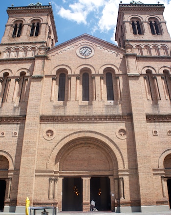 La Policía recuperó la alcancía de limosnas y la reingresó a la Catedral Basílica Metropolitana, pero no pudo establecer cuánto dinero había porque estaba sellada - crédito Arquediócesis Medellín