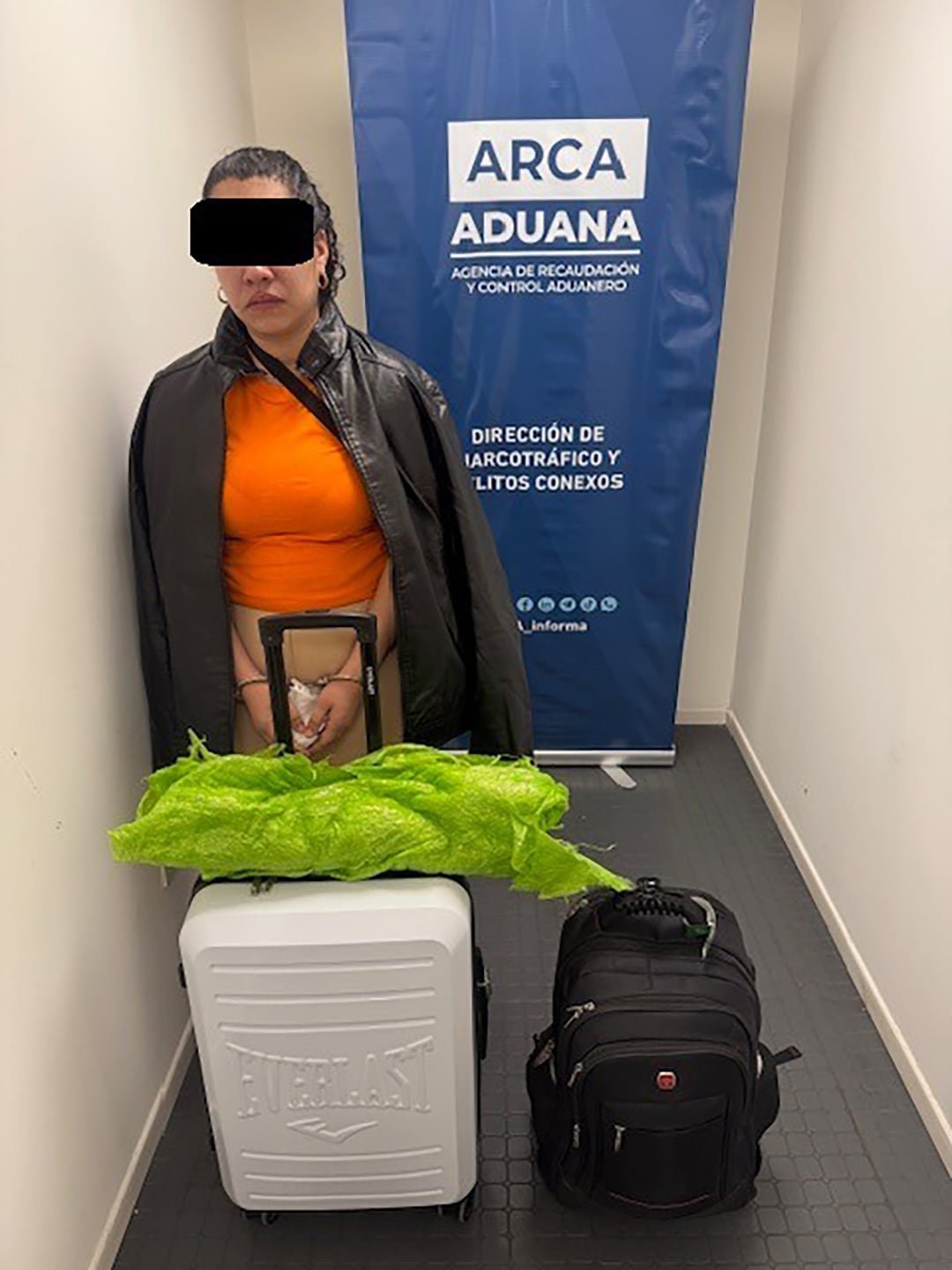 La mujer llevaba 6,8 kilos de cocaína ocultos en el equipaje
