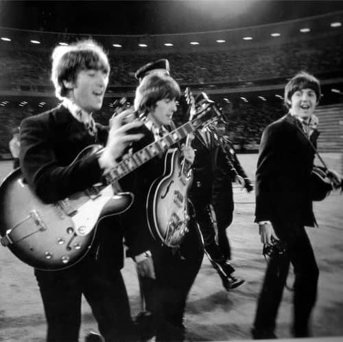 John Lennon comunicó su decisión de abandonar la agrupación en septiembre de 1969 antes del éxito del álbum en el mercado internacional (The Beatles)