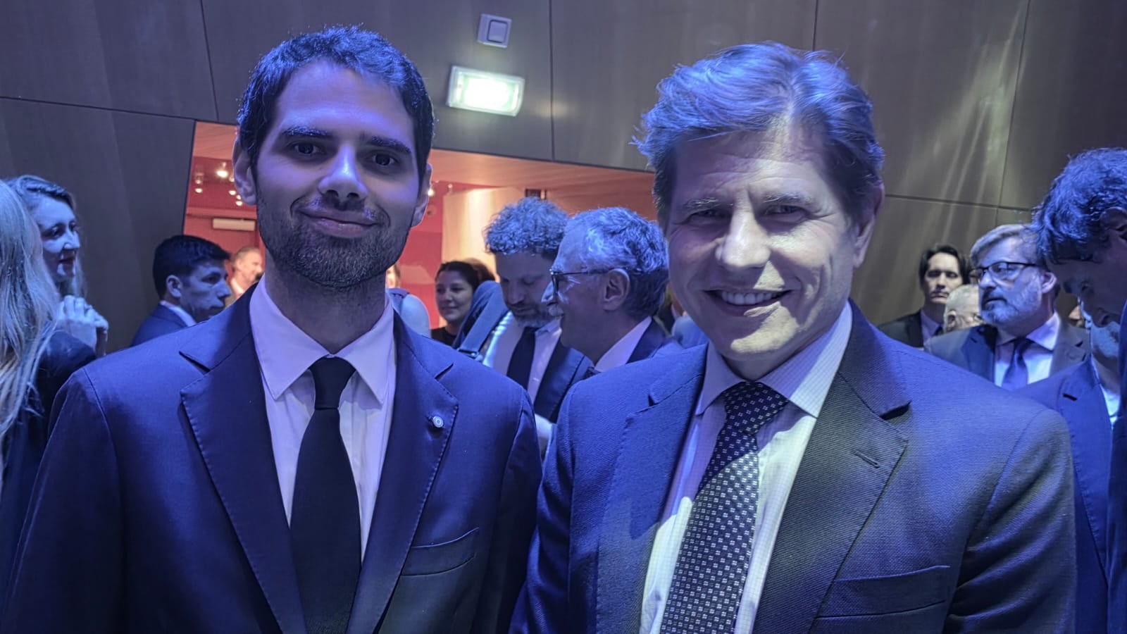 Una imagen del embajador argentino en Francia Ian Sielecki y Nicolás Aguzín