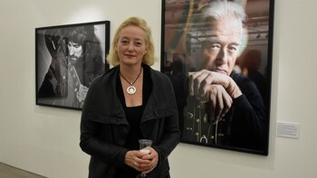 Scarlet Page junto a