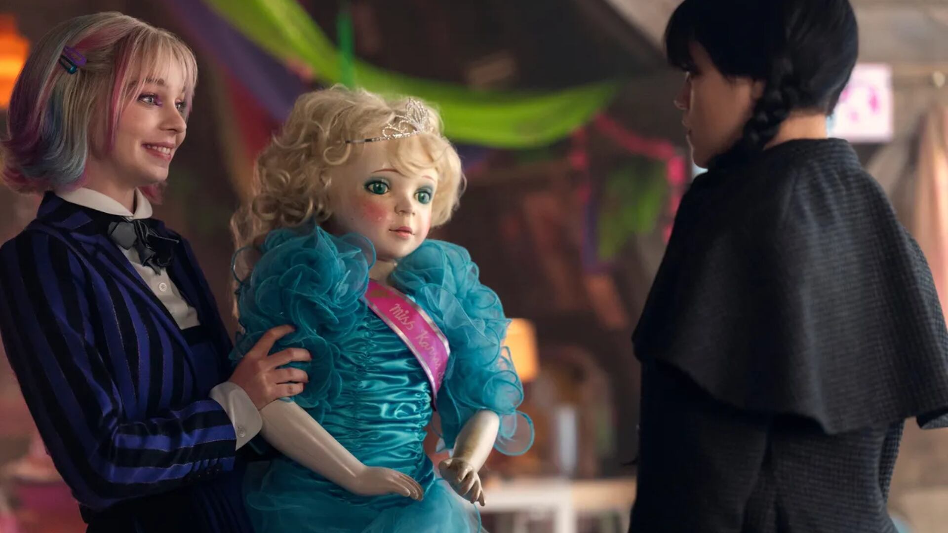 Los creadores prometen explorar más profundamente a personajes secundarios como Enid (Netflix)