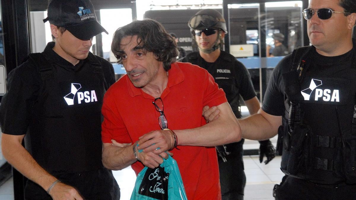 Fructuoso Álvarez González en un traslado tras su arresto