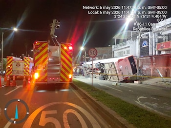 La colisión múltiple obligó a un intenso operativo de rescate y estabilización que se extendió durante siete horas - crédito Bomberos Cali