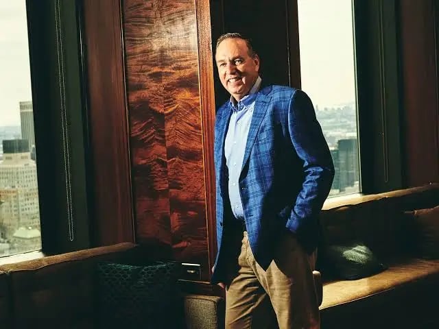 El presidente ejecutivo Stephen Squeri sostuvo que la reorganización aumentará la capacidad de inversión de la compañía en prioridades de innovación (LinkedIn)