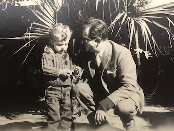 Agustín Rossi, de niño, con
