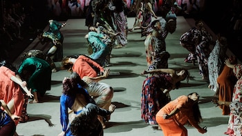 María Cher celebró sus 25 años en BAFWEEK con un desfile de archivo, performance y danza que repasó toda su historia