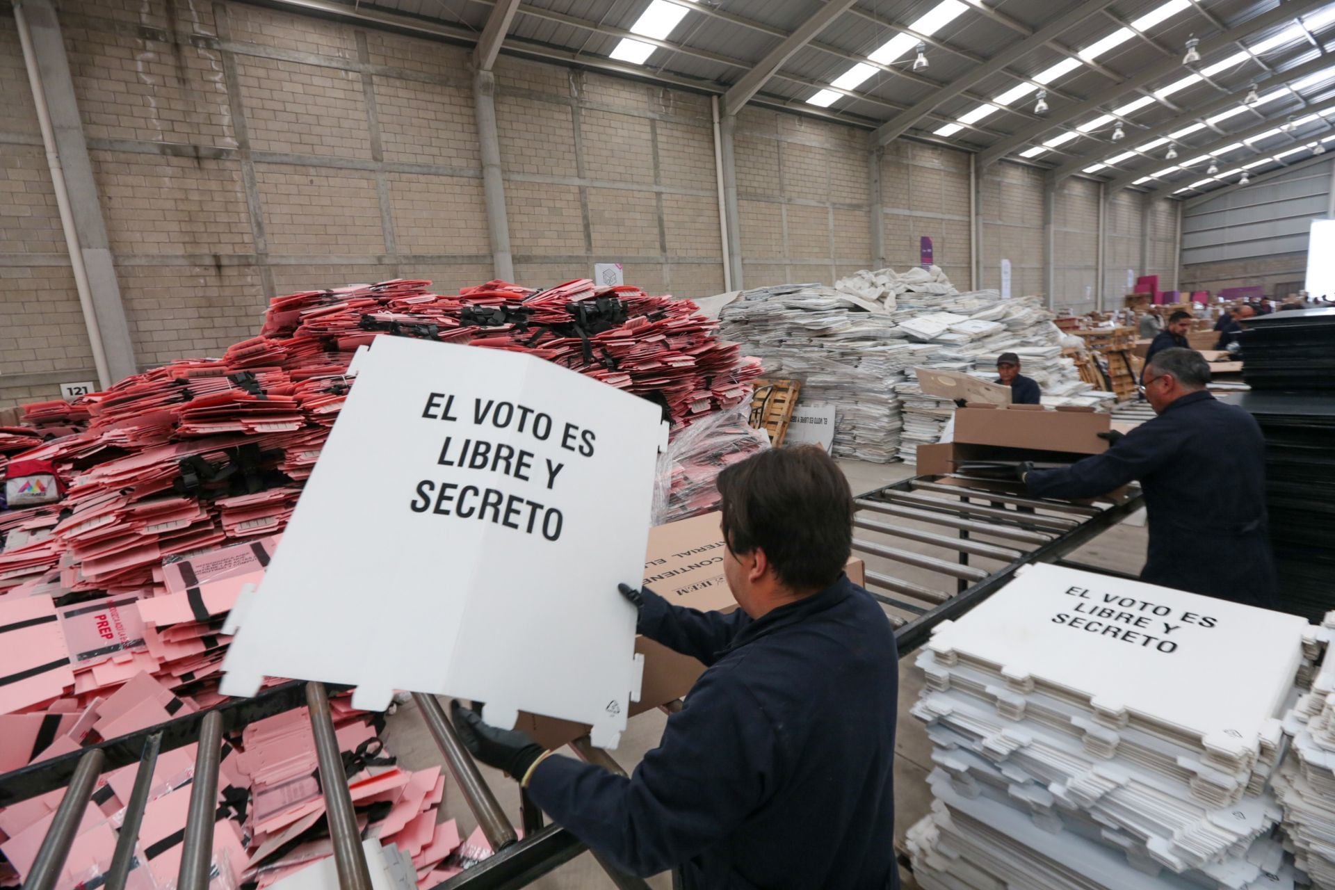 Los actos que atenten contra el proceso electoral o las características del voto son considerados delitos. (CRISANTA ESPINOSA AGUILAR /CUARTOSCURO)