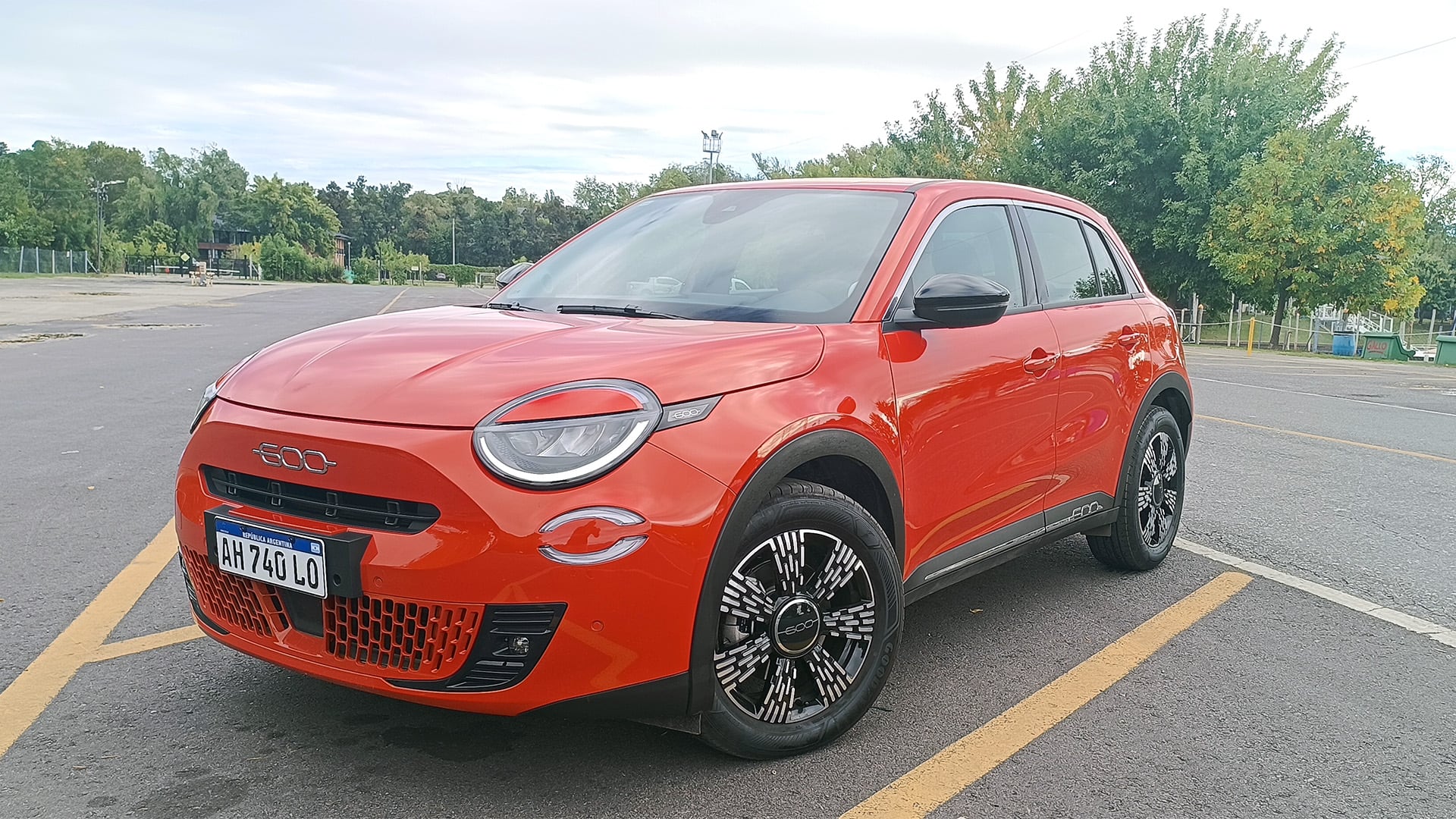 El nuevo Fiat 600 es otra muestra de cómo las marcas europeas buscan identidad histórica para lanzar modelos nuevos que tengan un plus para los usuarios. (Infobae)