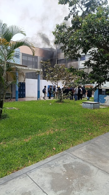 Incendio en la UNI