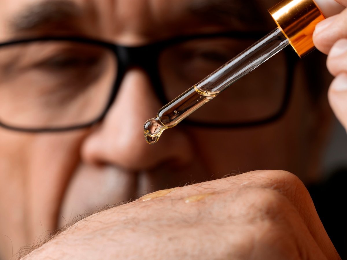 La falsa promesa de la “cura milagrosa” o por qué las pseudoterapias encuentran tierra fértil en el cáncer: “No se trata de una falta de inteligencia”