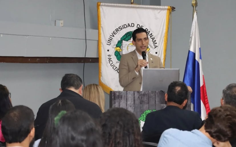 El viceministro de Ordenamiento Territorial, Frank Osorio, puntualizó que esta digitalización de la zonificación a nivel nacional ayudará a cuantificar el suelo normado en el país y conocer la proyección de desarrollo futuro. (Mivi)