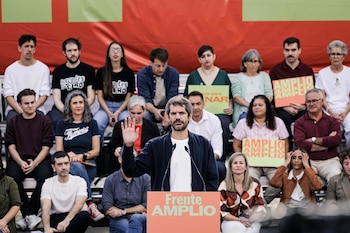 17/10/2026 El ministro de Cultura, Ernest Urtasun, durante el acto de presentación de su candidatura a las elecciones generales del 29N, en el Auditorio del Parque Lineal del Manzanares, a 17 de octubre de 2026, en Madrid (España). Movimiento Sumar, Izquierda Unida, Más Madrid y los Comuns se unen en Frente Amplio "para construir una alternativa de izquierdas, amplia y plural, capaz de plantar cara a la extrema derecha, garantizar las pensiones, la educación pública y poner la vivienda y la vida de la gente en el centro".
POLITICA
Carlos Luján - Europa Press