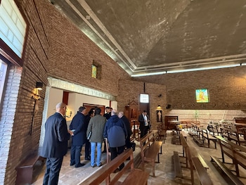 La delegación del Vaticano e la parroquia Nuestra Señora de Guadalupe en el barrio Casavalle de Montevideo (@iglesiauy)