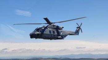 Helicópteros españoles vigilan a Rusia por primera vez: el Ejército del Aire incorpora a los NH-90 a la Policía Aérea de la OTAN en Rumanía