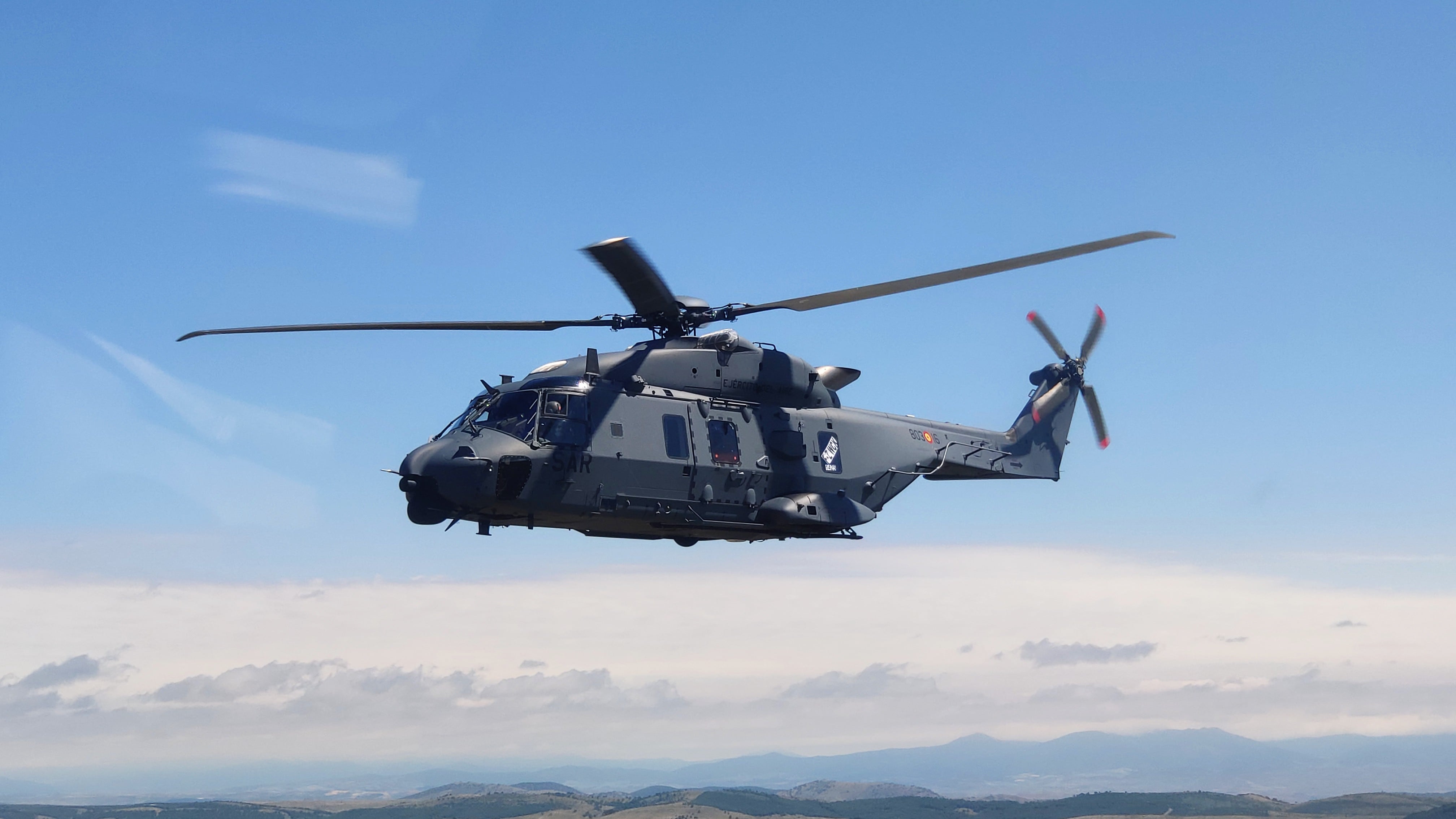 Helicópteros españoles vigilan a Rusia por primera vez: el Ejército del Aire incorpora a los NH-90 a la Policía Aérea de la OTAN en Rumanía