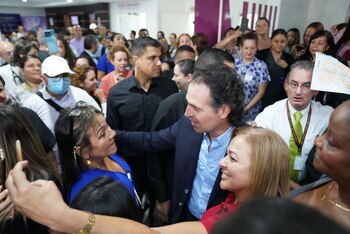 'Fico' Gutiérrez con los trabajadores