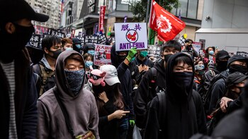 Muchos manifestantes se cubrieron sus rostros (ISAAC LAWRENCE / AFP)