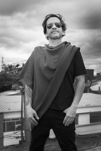 Mauricio Leguizamo, su fundador, participó en Agony, banda pionera del death-thrash nacional, antes de adentrarse en el blues y el rock clásico.