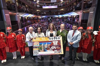 Autoridades de la Lotería Nacional