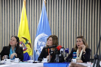 Las mujeres reciben 3,3 veces